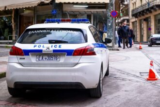 Panic in Aigio with a barrage of shots between the police and thieves who tried to break into an ATM