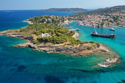 The "World Travel Awards" highlighted the Saronic Islands as the top destinations for 2023