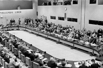 1981: Papandreou's veto at the NATO summit