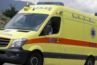 A six-year-old fell from the escalators of a ship in Chania and was injured