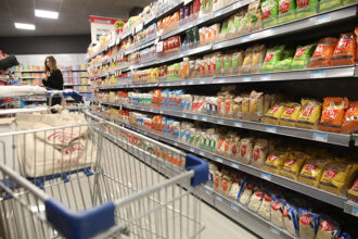 Supermarkets under the "microscope" of the Ministry of Development for the "Permanent Price Reduction"