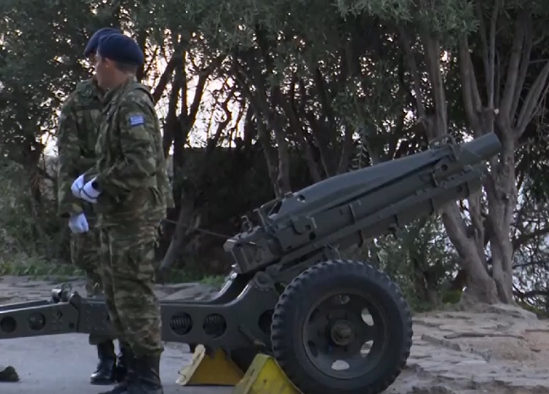 The celebration of the national anniversary of October 28 began with 21 cannon shots on Lycabettus