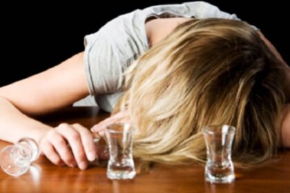 A 16-year-old girl collapsed from excessive alcohol consumption in a club in Rhodes