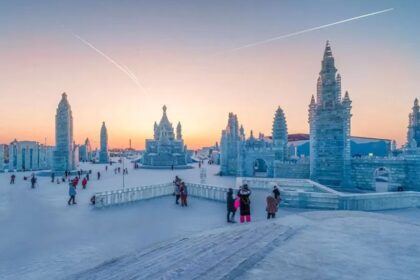 China's 'snow city' attracts record number of tourists for New Year's holiday