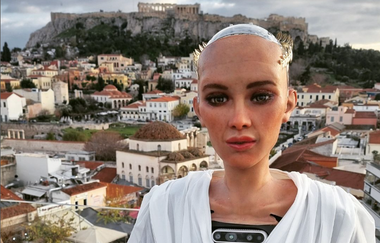 In Athens the most famous artificial intelligence robot – “Sophia” speaks fluent Greek and… poses on the Acropolis