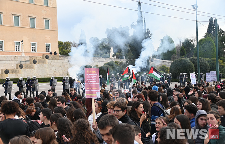 March against non-state universities in the center of Athens – See News photos