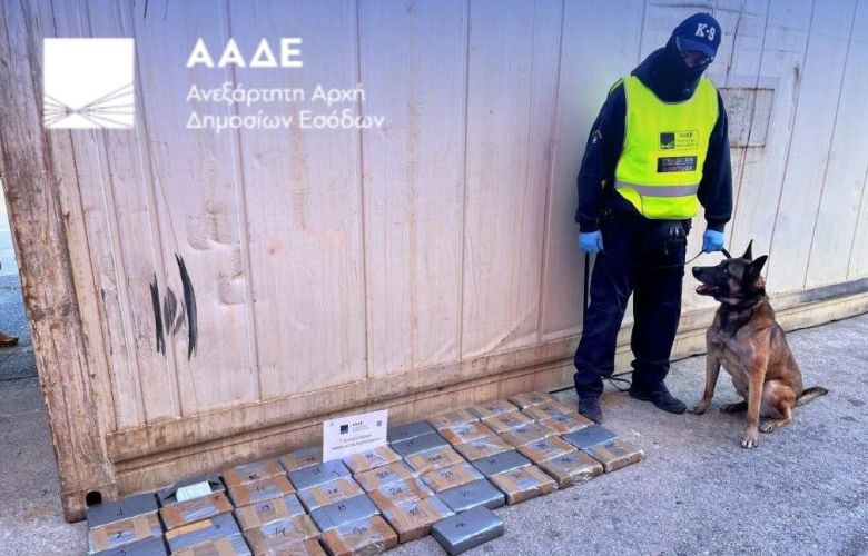 Cocaine worth 2.8 million euros was found and seized in a container with bananas in Piraeus