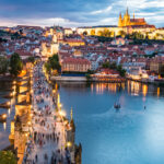 Finally, the organized night "tours" of tourists who are thirsty for... alcohol in the bars of Prague