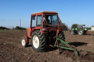 Dead 32-year-old man who was crushed by a tractor in Nea Aghialos, Volos