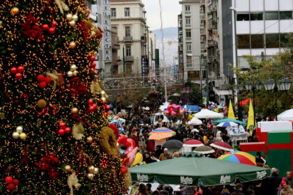 In effect from December 12, the festive opening hours of the stores