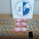 A member of an international ring was arrested in "Eleftherios Venizelos" with over 7.5 kg of cannabis "chocolate" and 4,770 drug tablets