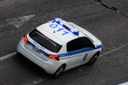 Explosion of an improvised incendiary device at dawn in an apartment building in Holargos