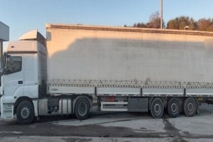 A truck driver who transported illegal immigrants to Evros was arrested