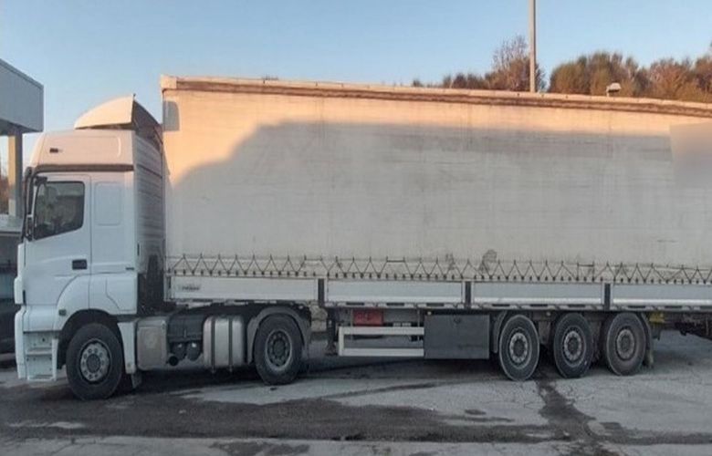 A truck driver who transported illegal immigrants to Evros was arrested