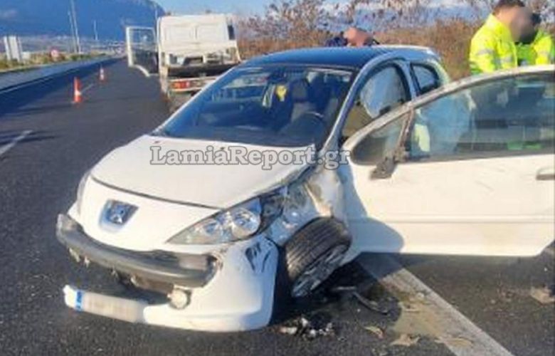 Driver felt suddenly unwell and fell into the guardrail on the Athens-Lamia highway