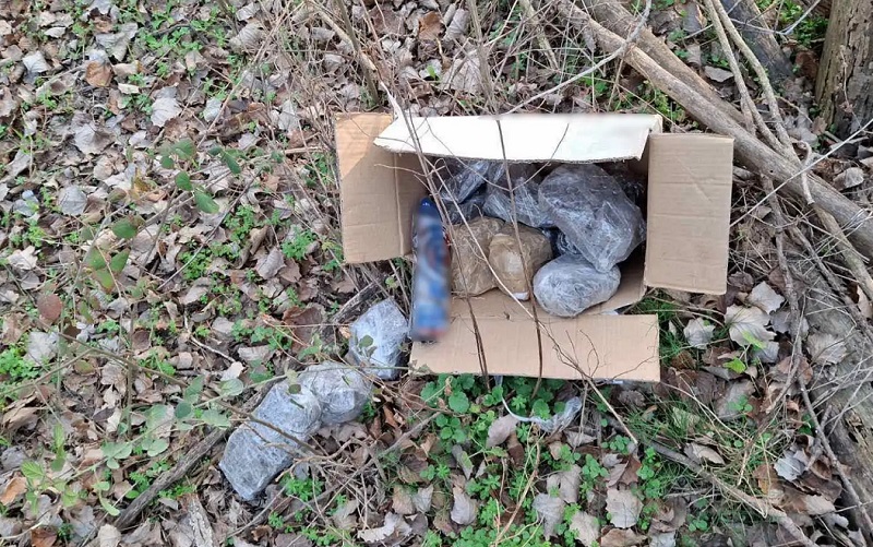 Couple arrested while attempting to bury 10kg of heroin in a forest area